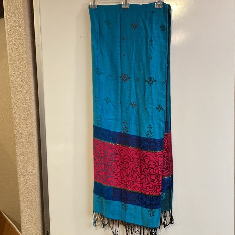 Scarf / wrap - Picture 4 of 7